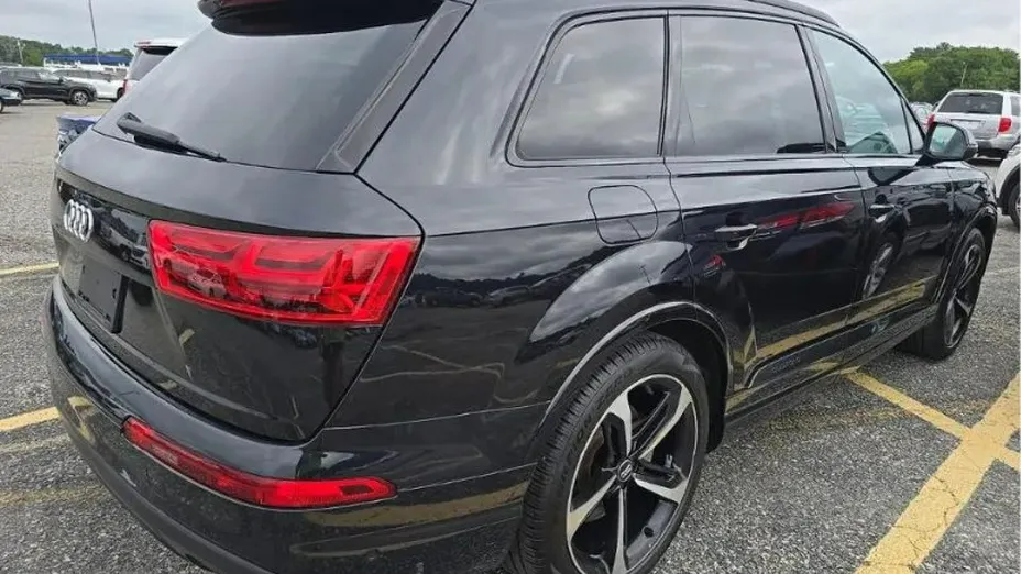 AUDI Q7 -