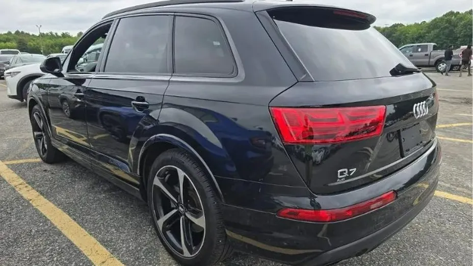 AUDI Q7 -
