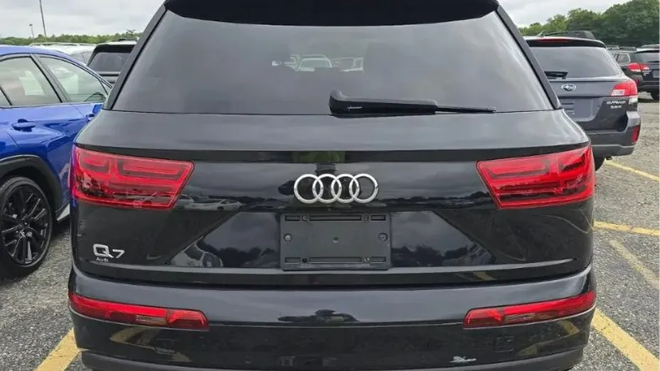 AUDI Q7 -