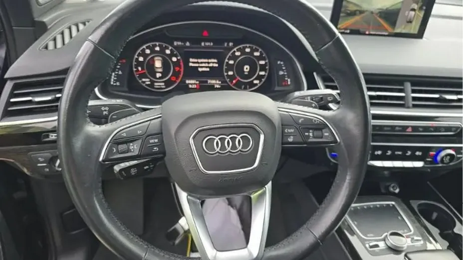 AUDI Q7 -