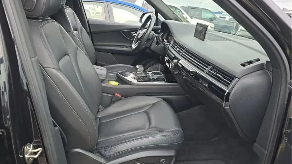 AUDI Q7 -