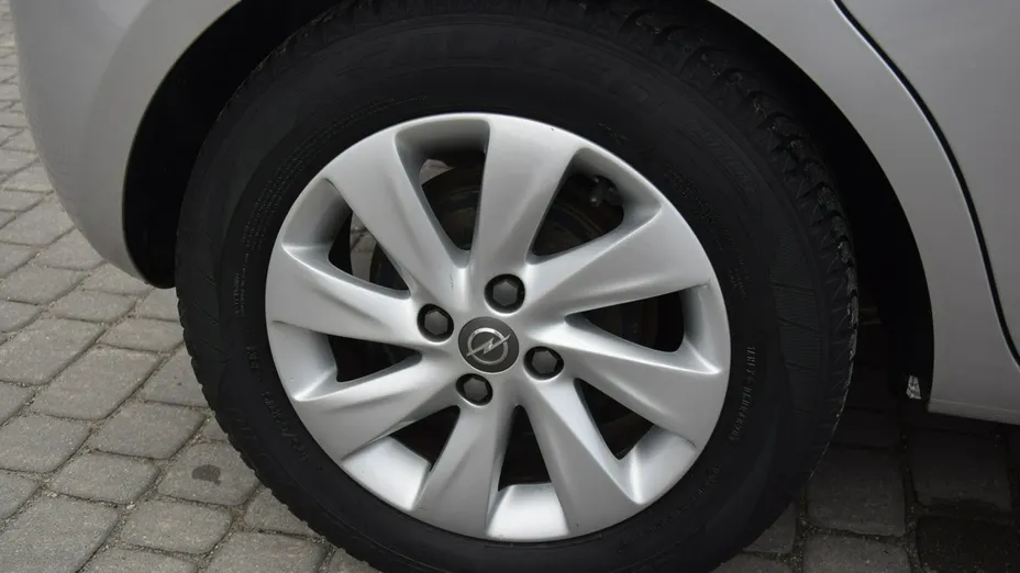 OPEL Corsa -
