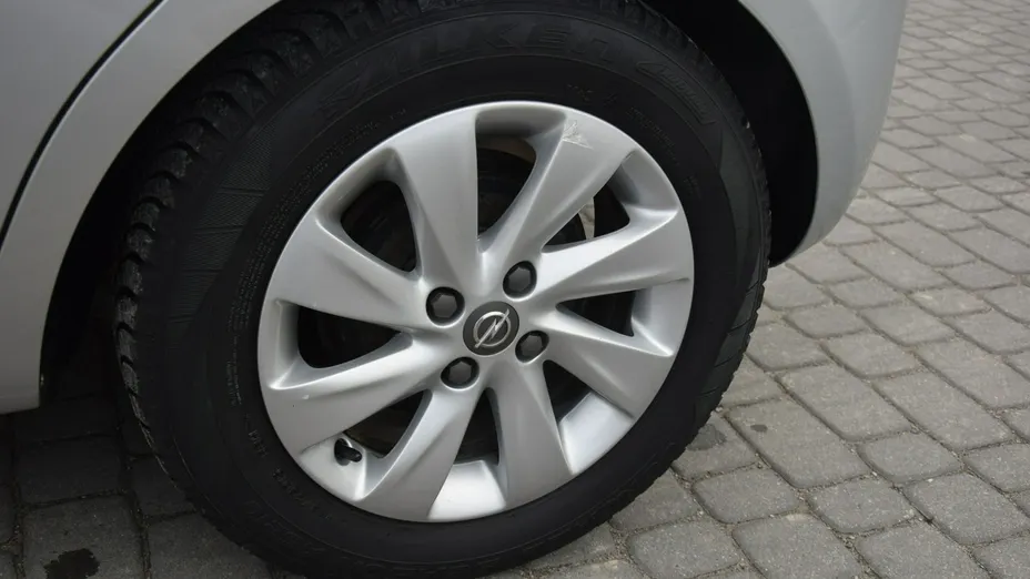 OPEL Corsa -