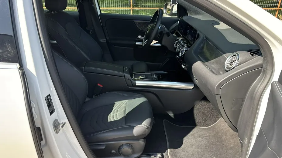 MERCEDES-BENZ EQA -