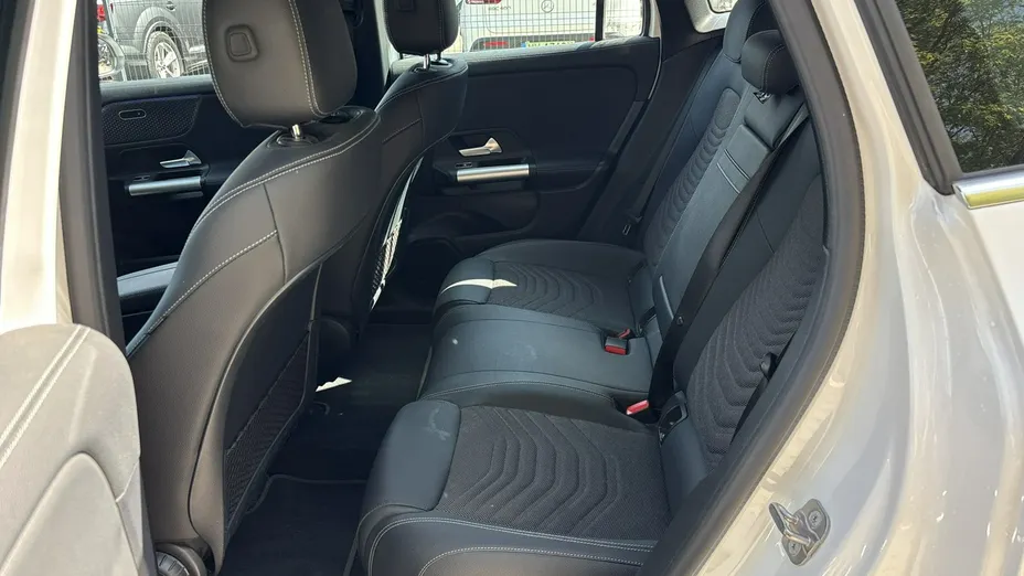 MERCEDES-BENZ EQA -