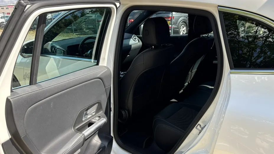 MERCEDES-BENZ EQA -