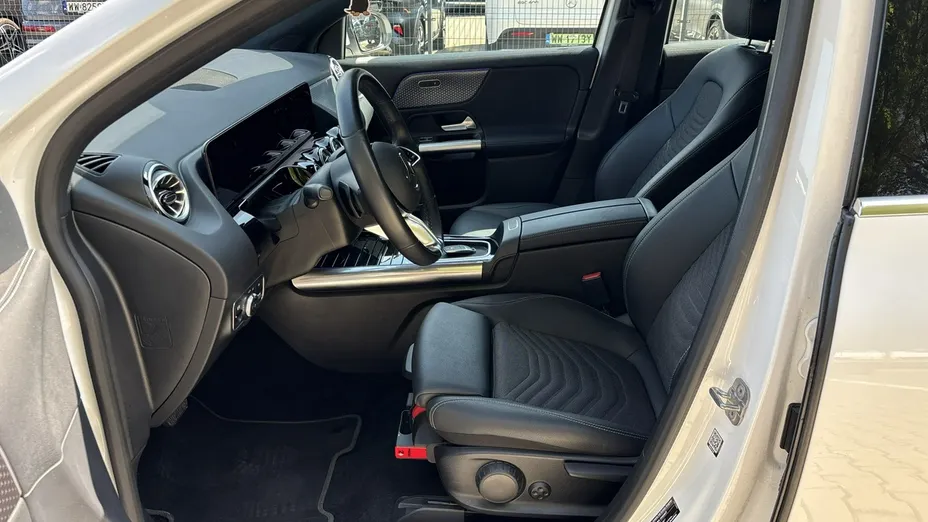 MERCEDES-BENZ EQA -