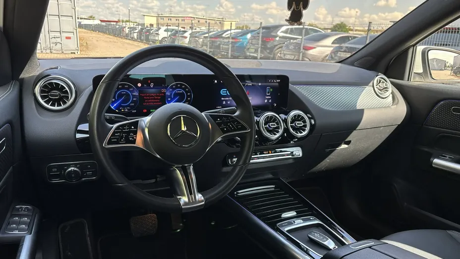 MERCEDES-BENZ EQA -