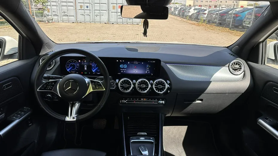 MERCEDES-BENZ EQA -