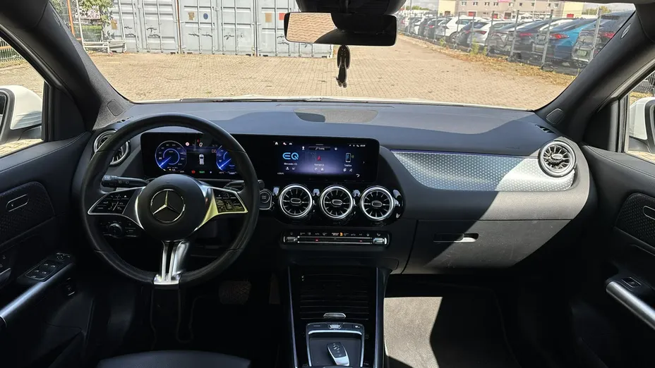 MERCEDES-BENZ EQA -