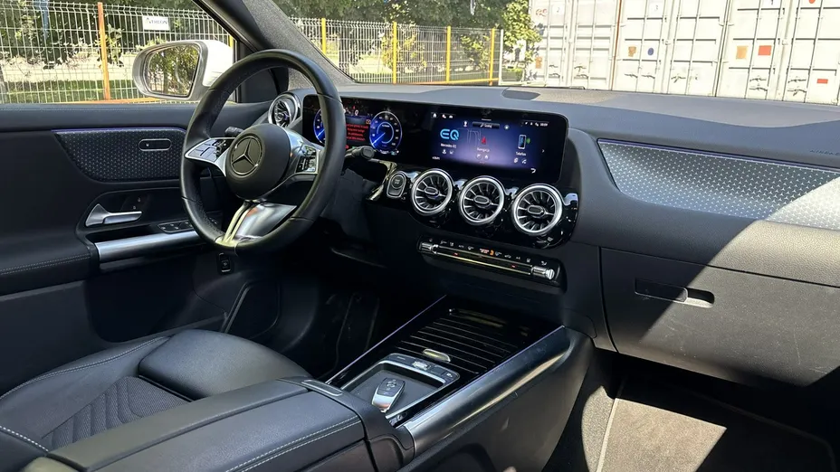 MERCEDES-BENZ EQA -
