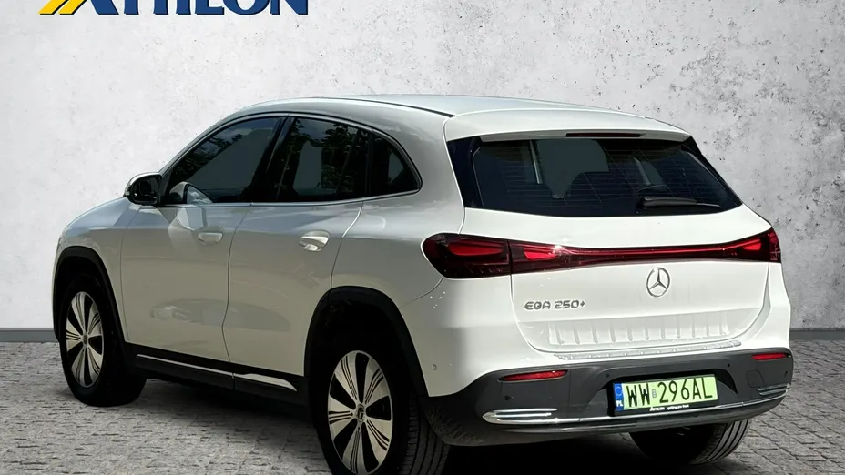 MERCEDES-BENZ EQA -