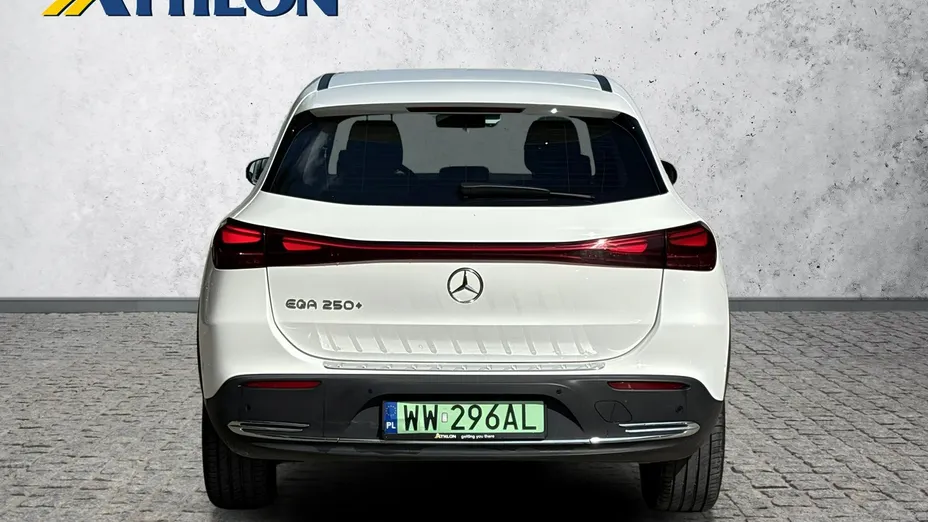 MERCEDES-BENZ EQA -