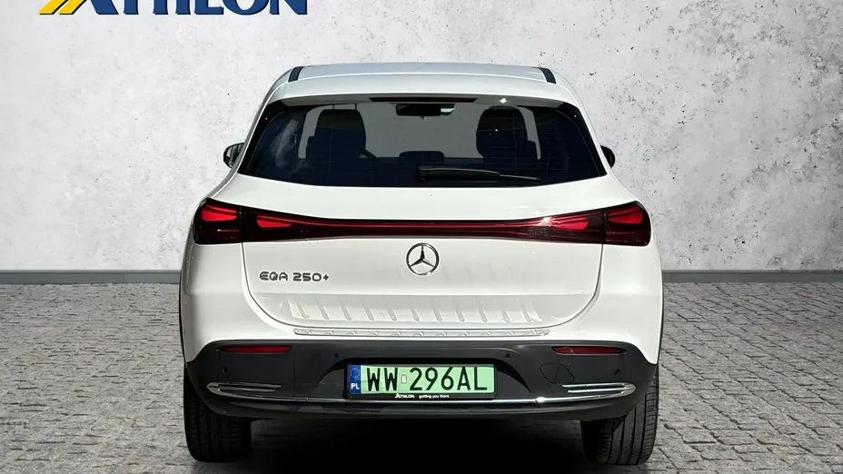 MERCEDES-BENZ EQA -