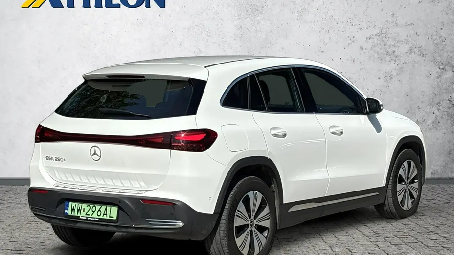MERCEDES-BENZ EQA -
