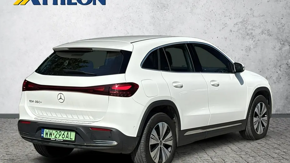 MERCEDES-BENZ EQA -