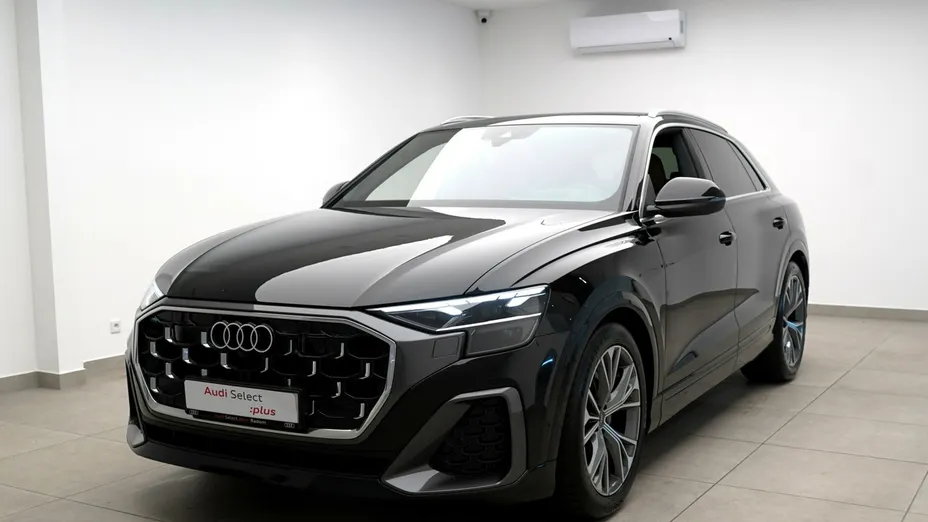 AUDI Q8 -