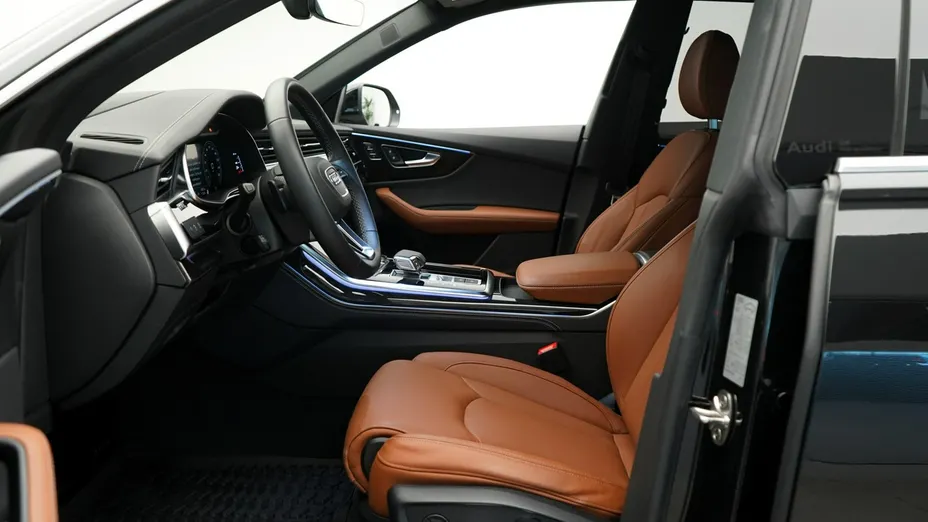 AUDI Q8 -