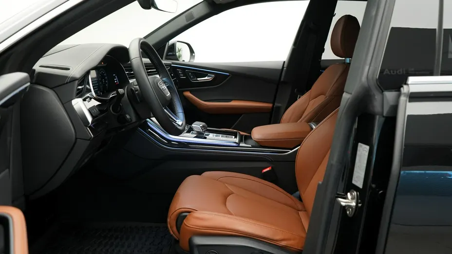 AUDI Q8 -