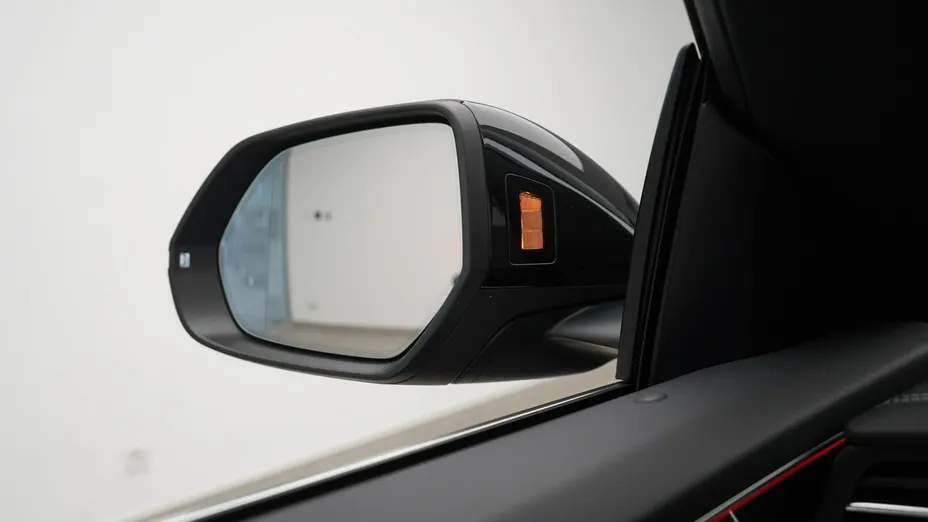 AUDI Q8 -