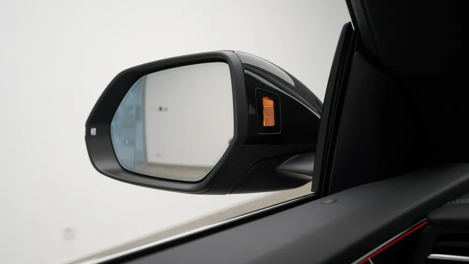 AUDI Q8 -