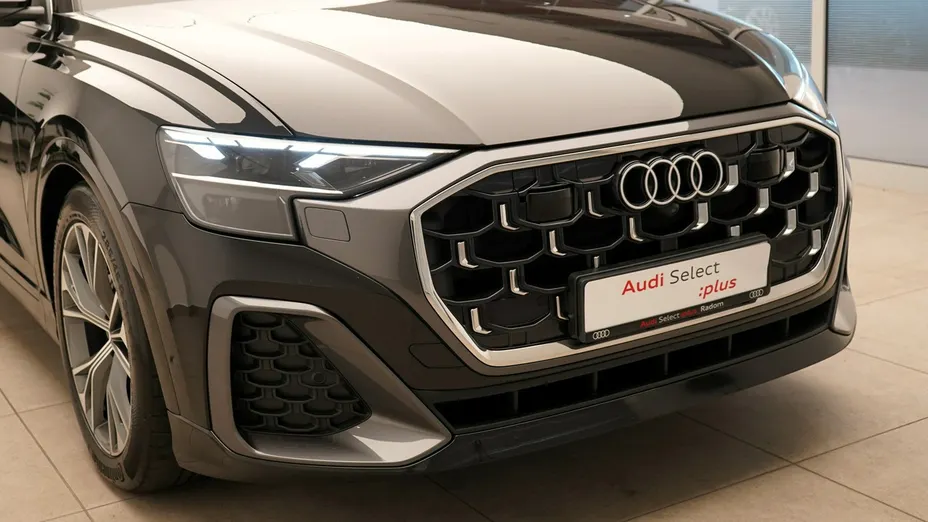 AUDI Q8 -