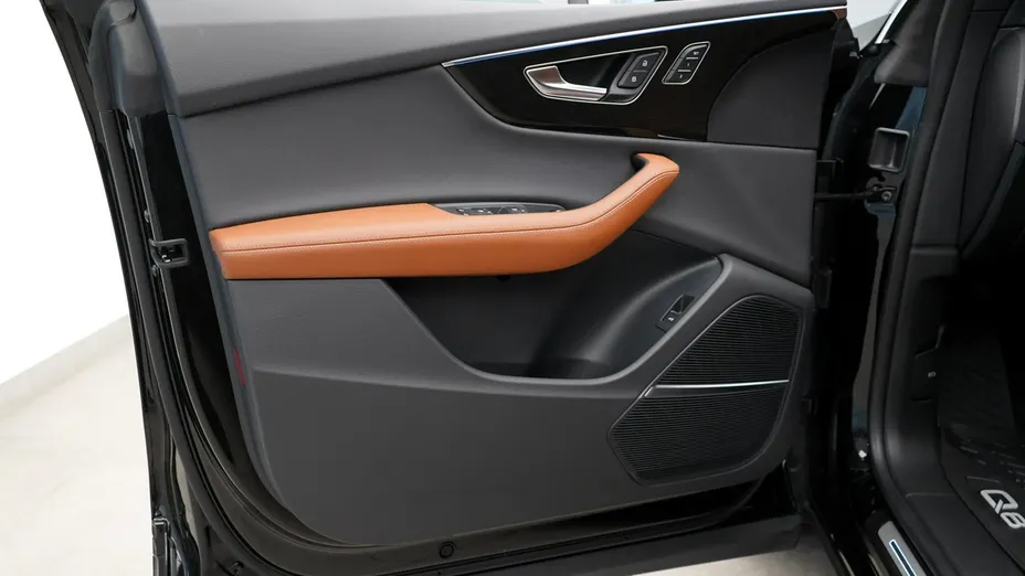 AUDI Q8 -