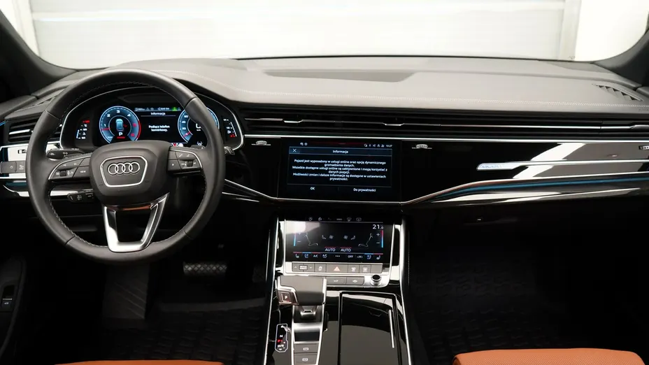 AUDI Q8 -