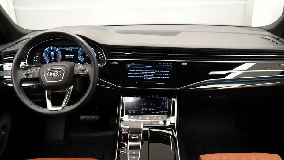 AUDI Q8 -