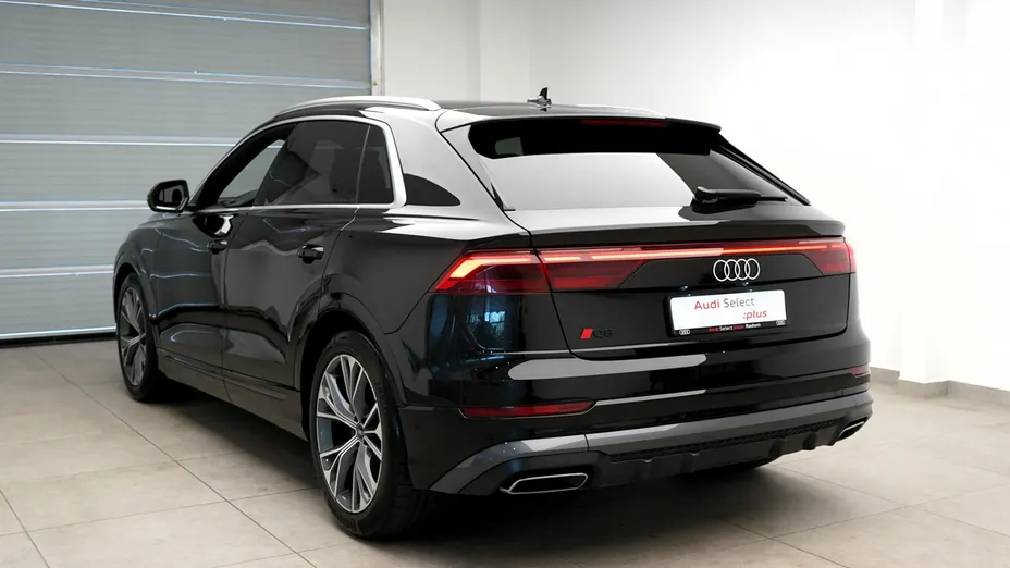 AUDI Q8 -