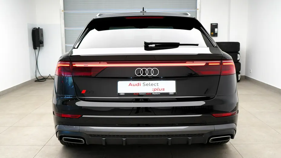 AUDI Q8 -