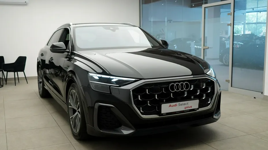 AUDI Q8 -