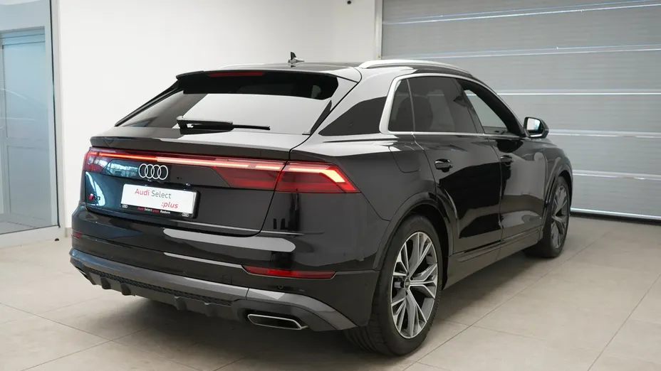 AUDI Q8 -