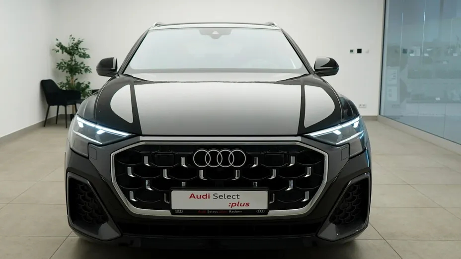 AUDI Q8 -