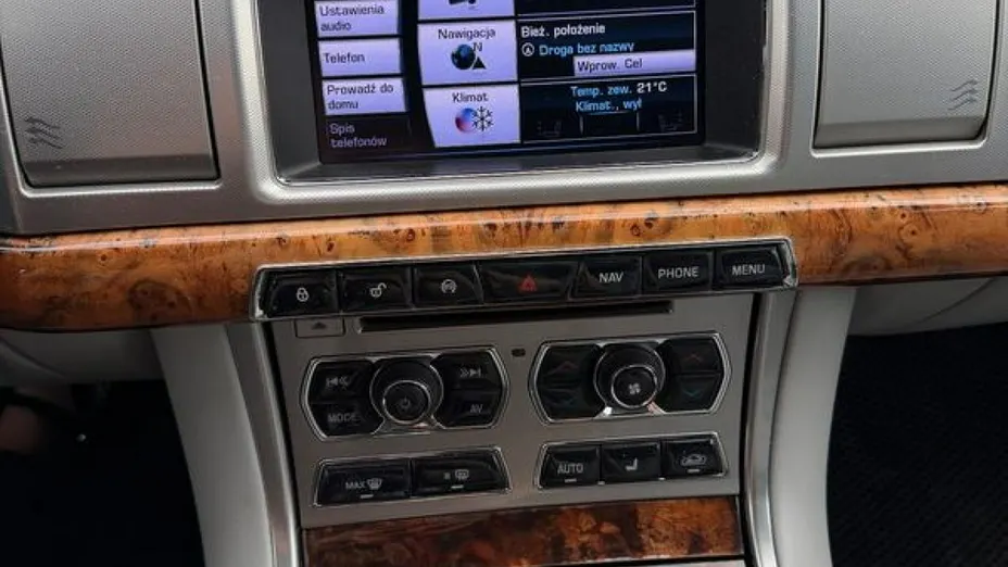 JAGUAR XF -