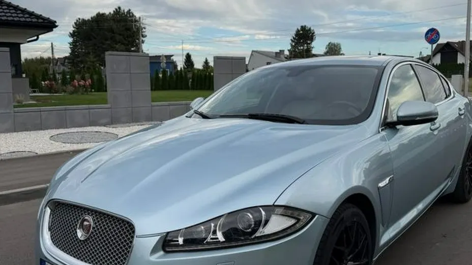 JAGUAR XF -