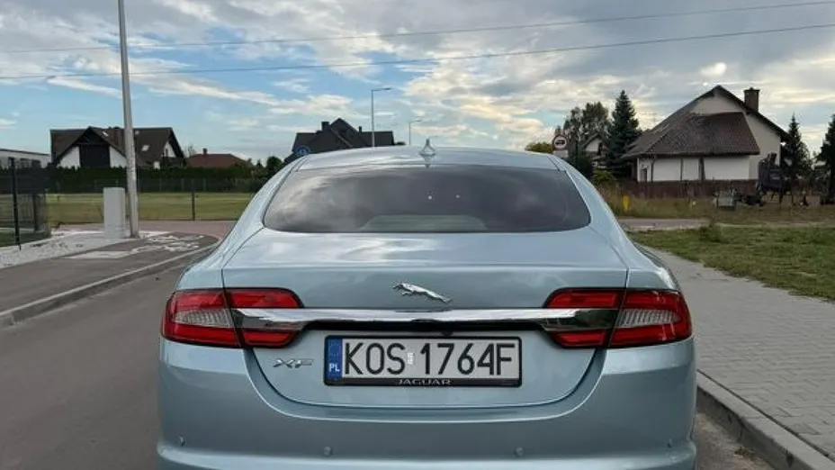 JAGUAR XF -