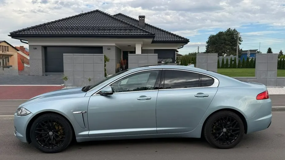 JAGUAR XF -