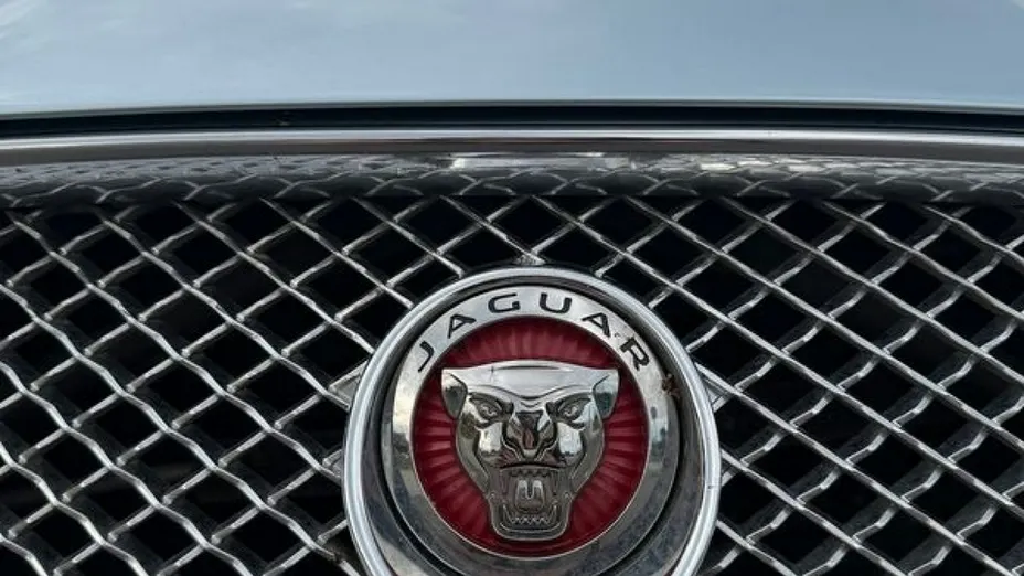 JAGUAR XF -