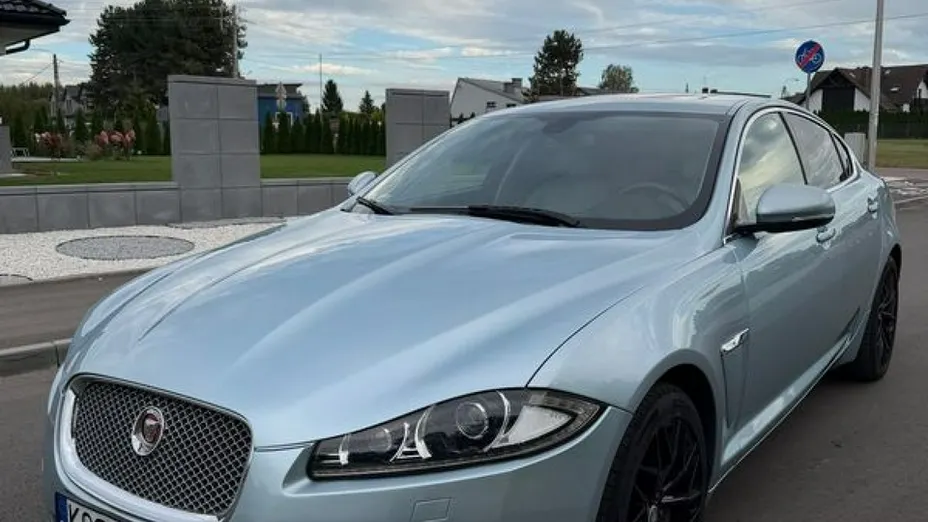 JAGUAR XF -