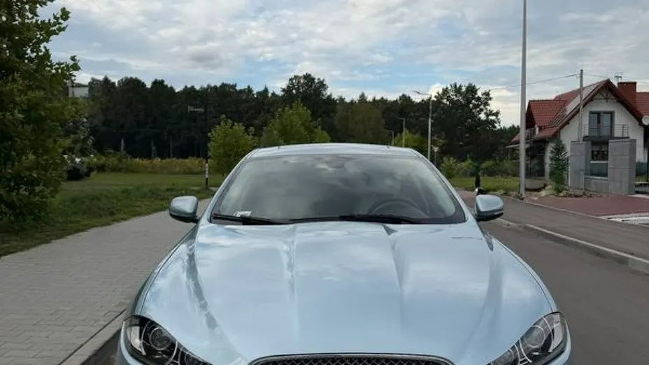 JAGUAR XF -