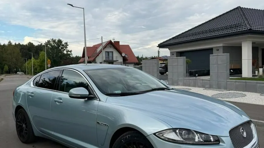 JAGUAR XF -