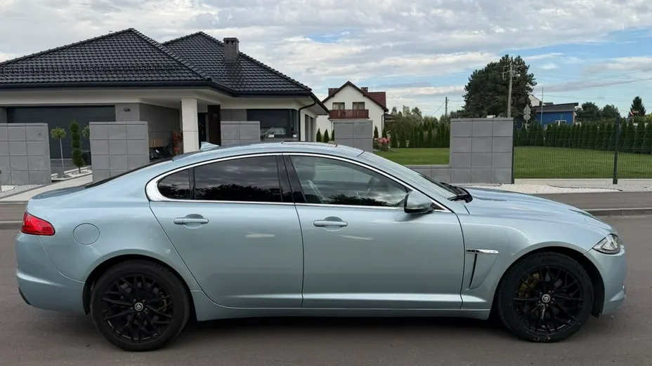 JAGUAR XF -