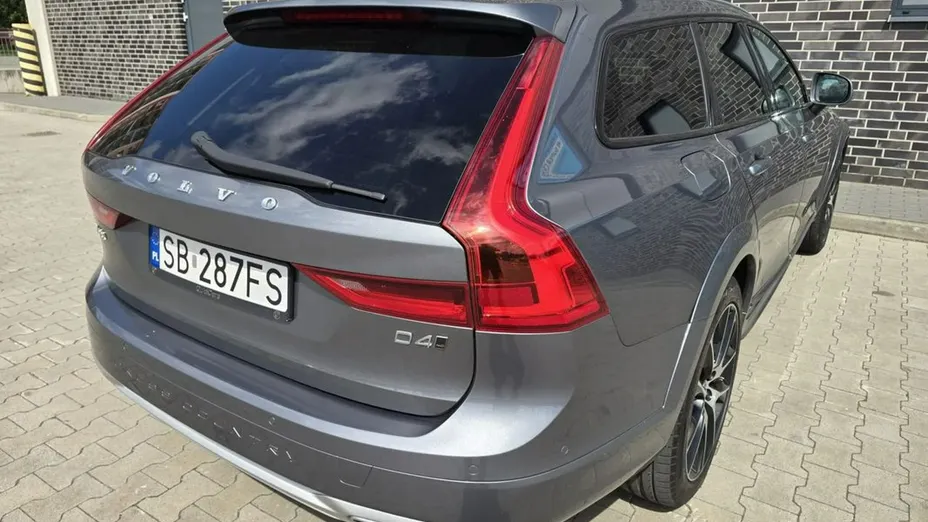 VOLVO V90 -