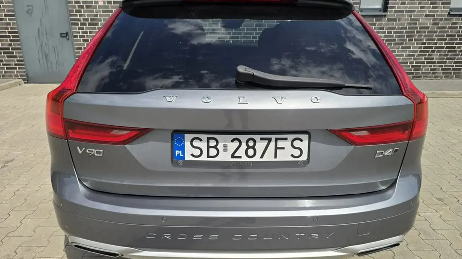VOLVO V90 -