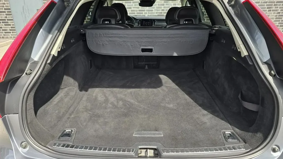 VOLVO V90 -