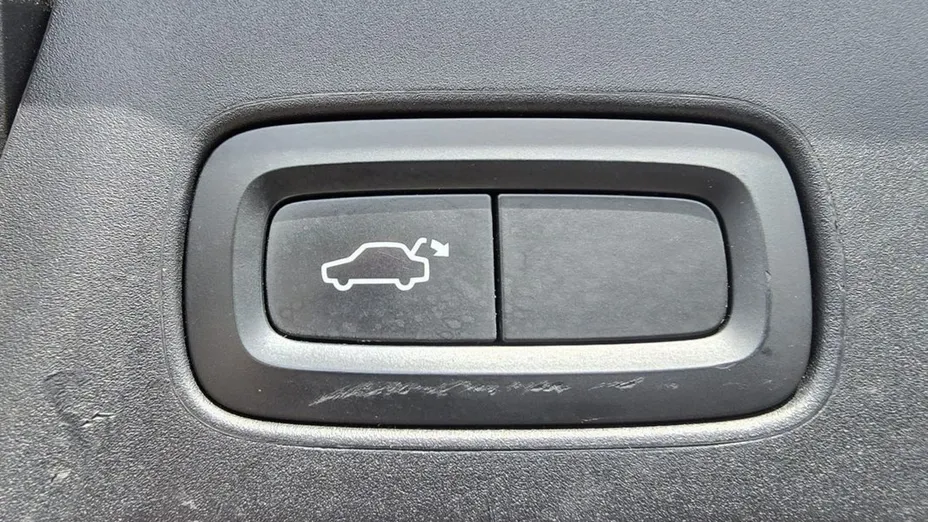 VOLVO V90 -