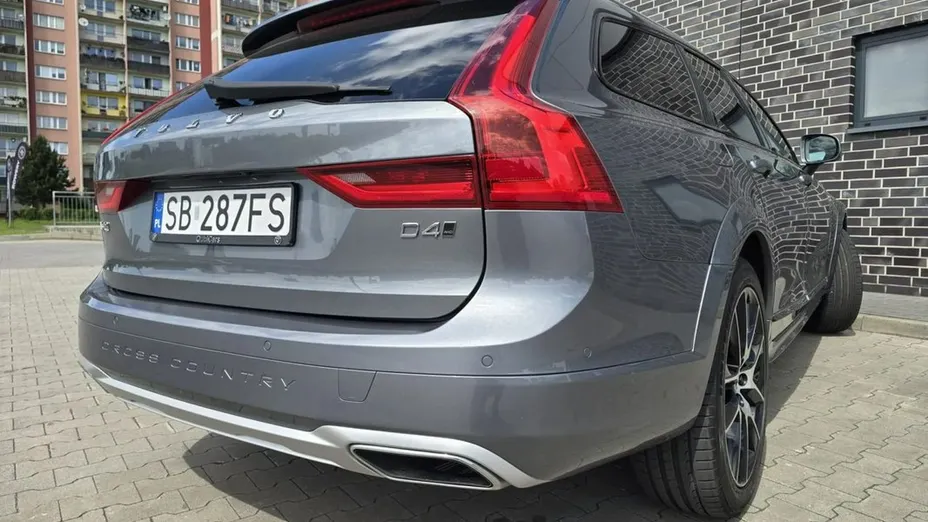 VOLVO V90 -