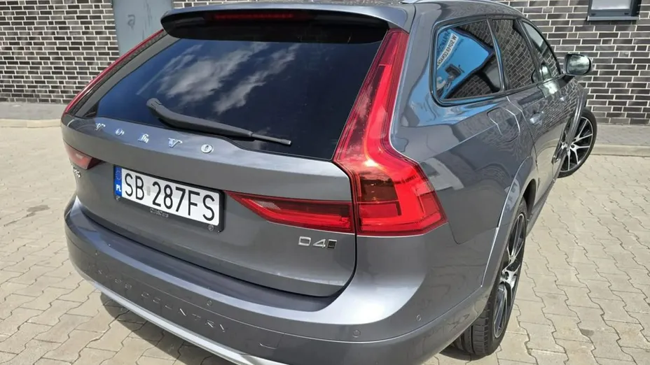 VOLVO V90 -