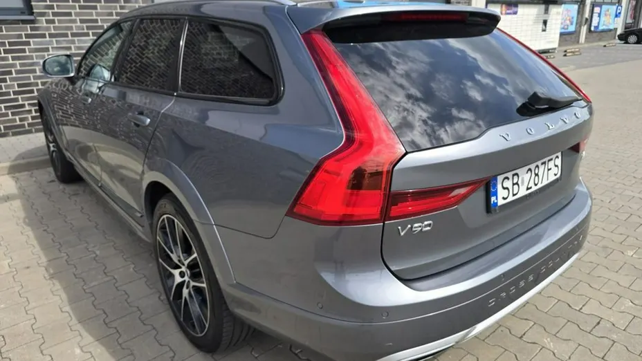 VOLVO V90 -